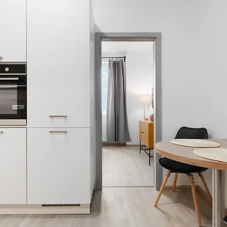 2 Bedrooms With Kitchen Near The Subway *