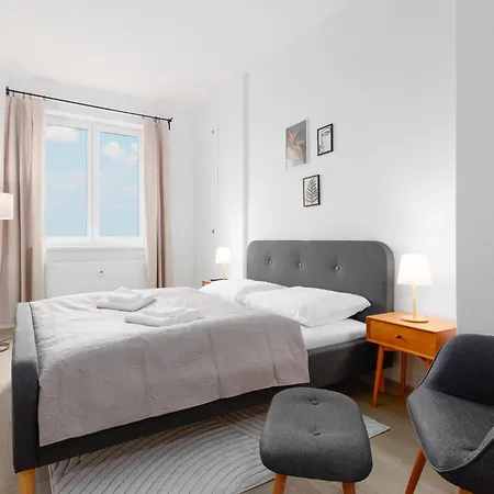 2 Bedrooms With Kitchen Near The Subway Apartmán