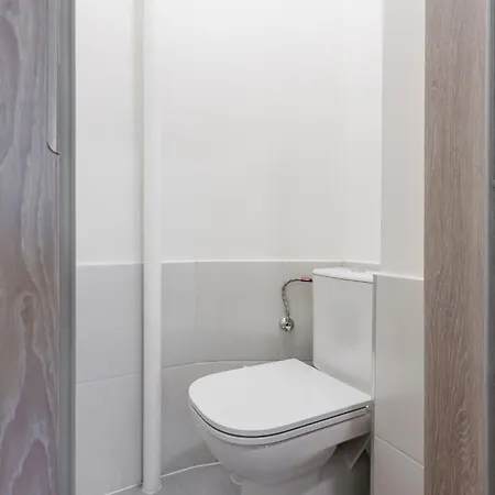 Lägenhet 2 Bedrooms With Kitchen Near The Subway *
