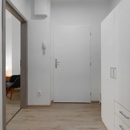 2 Bedrooms With Kitchen Near The Subway Apartmán Praha