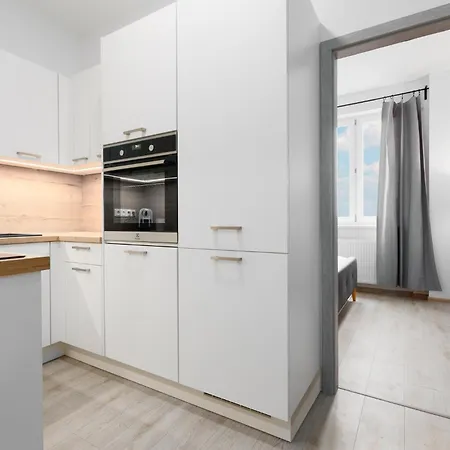2 Bedrooms With Kitchen Near The Subway Lägenhet Prag
