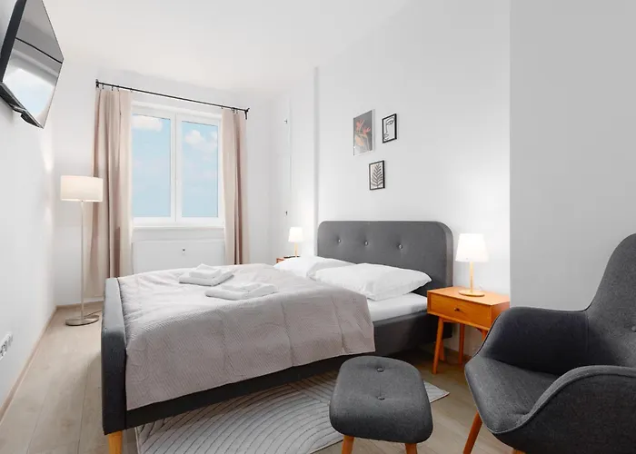 2 Bedrooms With Kitchen Near The Subway Appartement